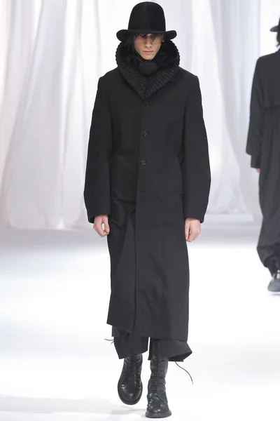 Look 15